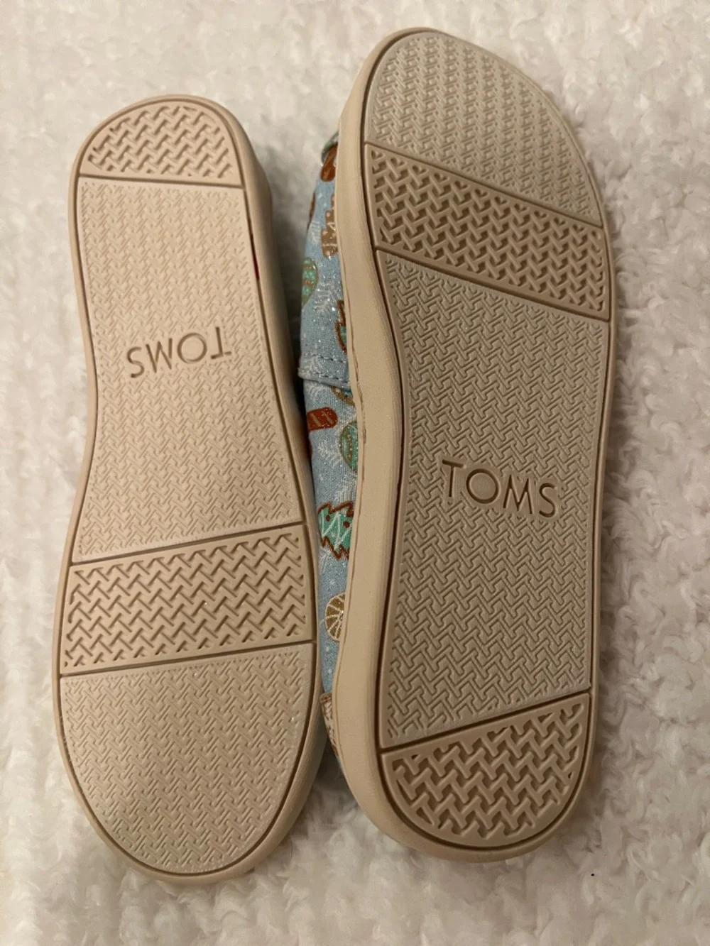 Christmas Toms Kids Shoes with Holiday Cookie Print size Youth 4 - Picture 3 of 4